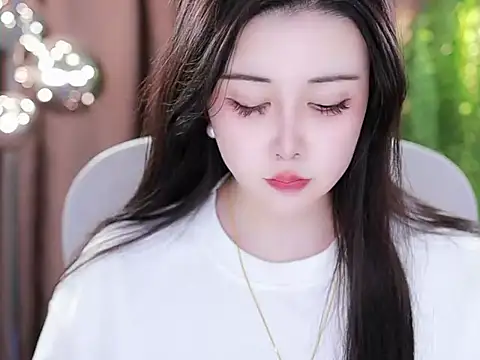 Qiaoqiao  online show from 02.17.25