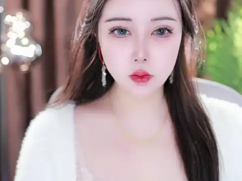 Qiaoqiao  online show from 03.04.25