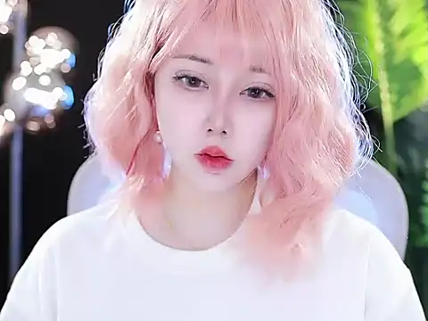 Qiaoqiao  online show from 03.20.25