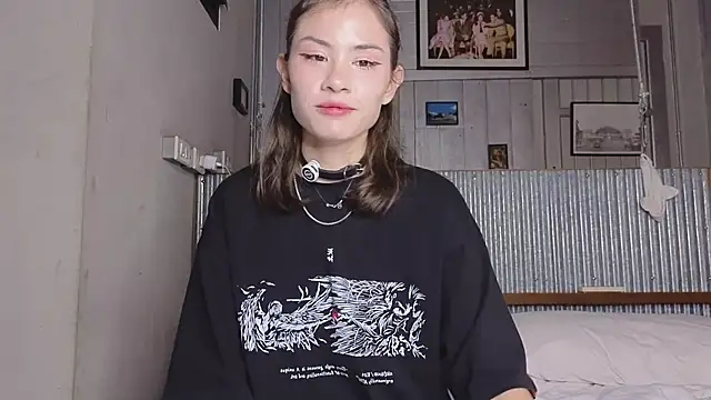 Snapshot of alicekiit chatting on 04.04.26 alicekiit online show from 04.04.26