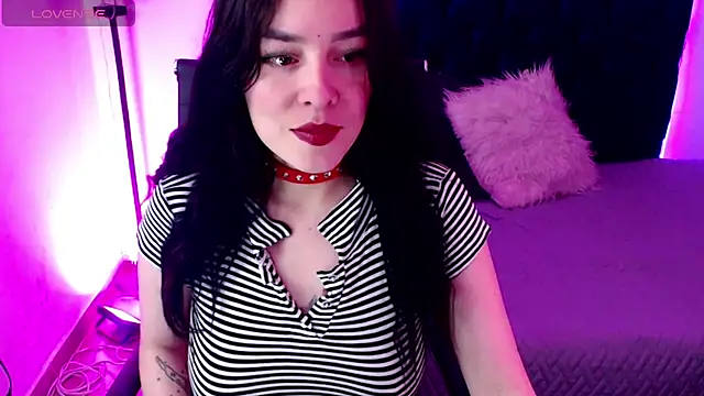 Snapshot of katty_8 chatting on 12.14.24 katty 8 online show from 12.14.24