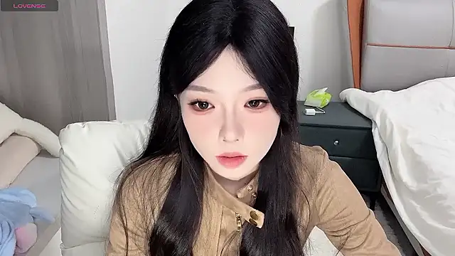 Snapshot of Q-ing chatting on 12.01.24 Q-ing online show from 12.01.24