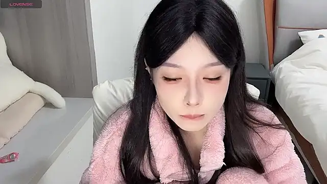 Snapshot of Q-ing chatting on 12.04.24 Q-ing online show from 12.04.24