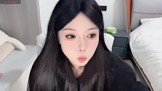 Snapshot of Q-ing chatting on 12.08.24 Q-ing online show from 12.08.24