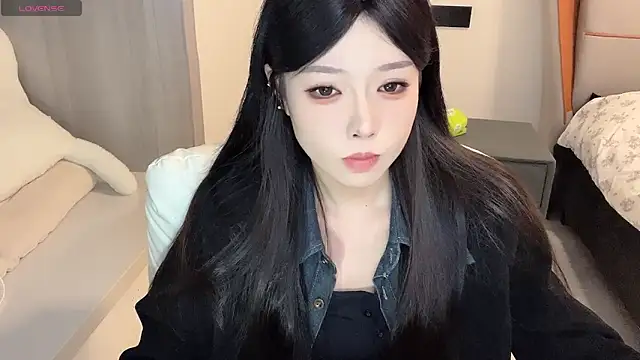 Snapshot of Q-ing chatting on 12.13.24 Q-ing online show from 12.13.24