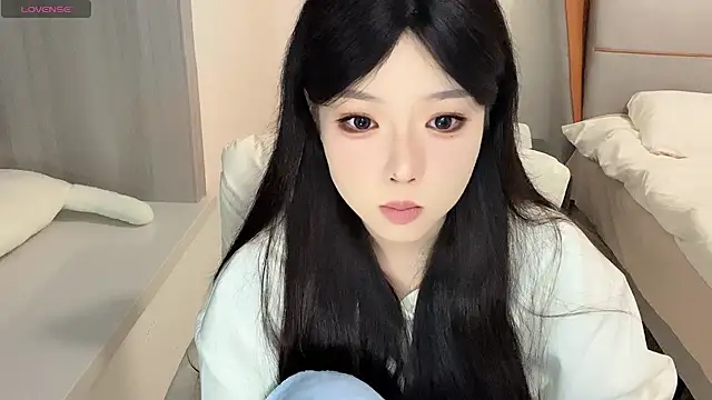 Snapshot of Q-ing chatting on 12.31.24 Q-ing online show from 12.31.24