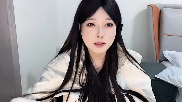 Snapshot of Q-ing chatting on 01.21.25 Q-ing online show from 01.21.25