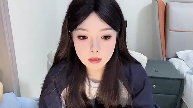 Snapshot of Q-ing chatting on 01.24.25 Q-ing online show from 01.24.25