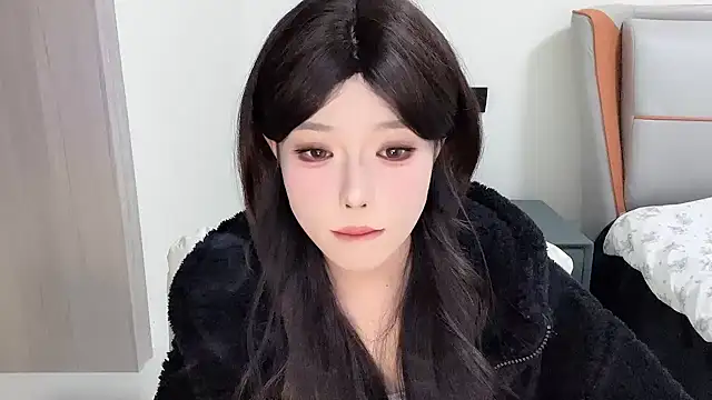 Snapshot of Q-ing chatting on 02.22.25 Q-ing online show from 02.22.25