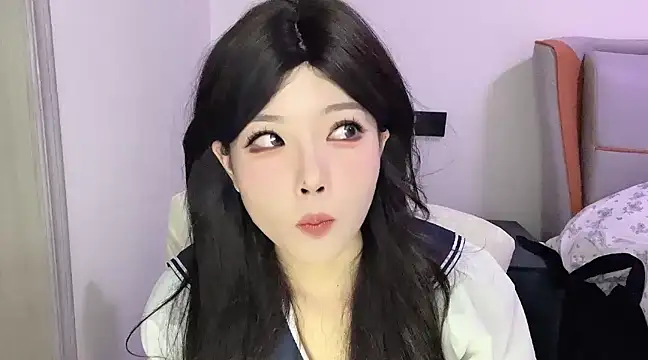 Snapshot of Q-ing chatting on 03.04.25 Q-ing online show from 03.04.25