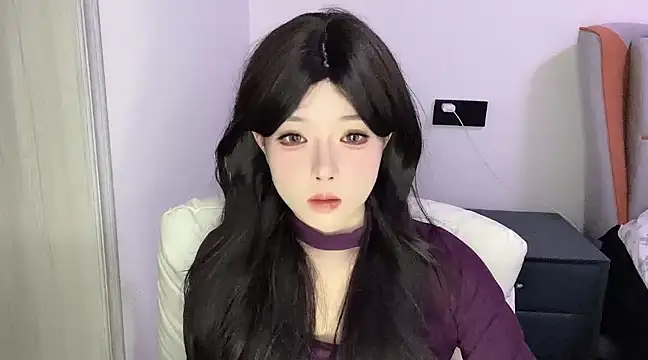 Snapshot of Q-ing chatting on 03.06.25 Q-ing online show from 03.06.25