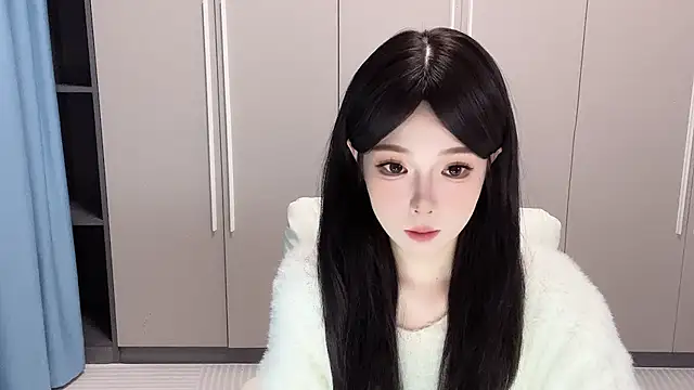 Snapshot of Q-ing chatting on 10.15.25 Q-ing online show from 10.15.25