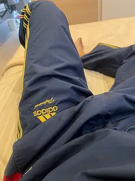 Snapshot of adidas-1995 chatting on 11.17.25 adidas-1995 online show from 11.17.25