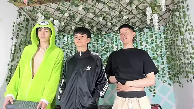 Fresahot2005 online show from 02.21.25