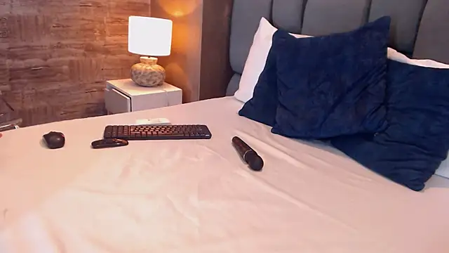 SophieWolkman online show from 02.17.25