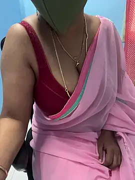 Snapshot of sajeetha chatting on 12.22.24 sajeetha online show from 12.22.24