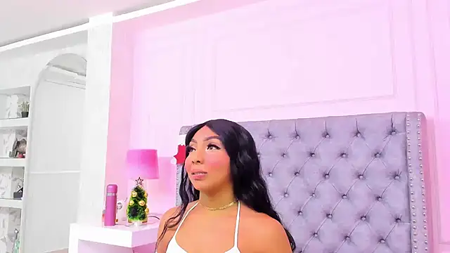 HaileeRoberts online show from 11.18.25