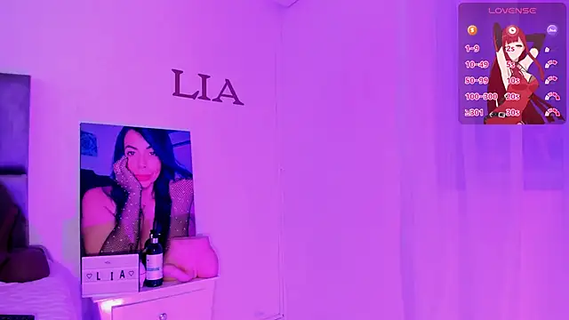 Lia johnsonn online show from 10.15.25