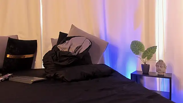 BambiiQueen online show from 02.12.25