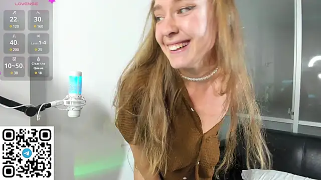 Snapshot of AngelPaull chatting on 12.22.24 AngelPaull online show from 12.22.24