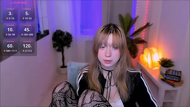 SaintGirl online show from 03.21.25