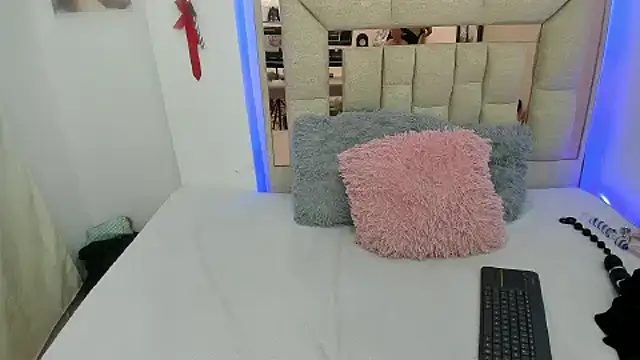 melody bonnet online show from 12.30.24