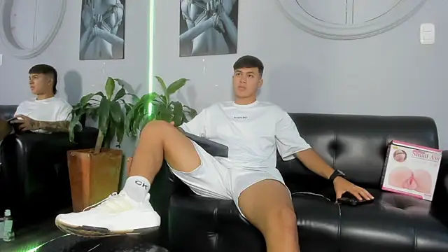 Cristopher strong online show from 02.11.25