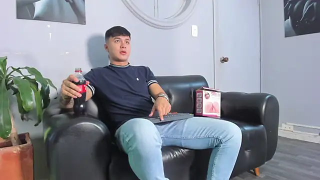 Cristopher strong online show from 03.13.25