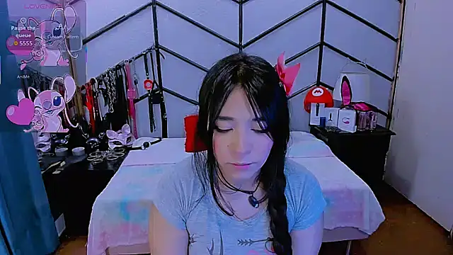 AlanaLuck online show from 11.25.25