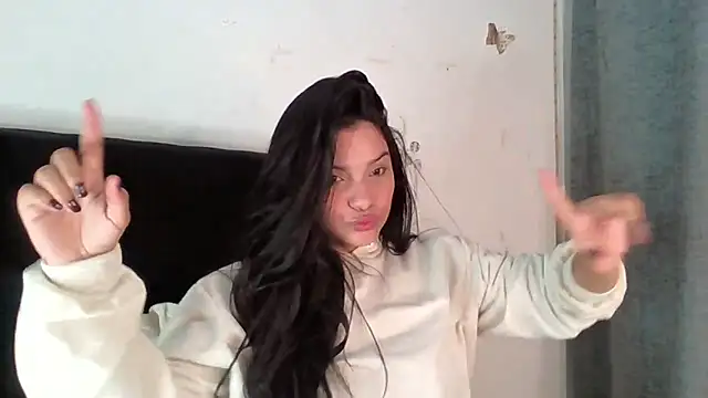 lolaa staars online show from 11.22.25