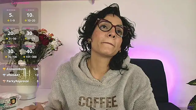 Snapshot of Elliee_ chatting on 02.13.25 Elliee online show from 02.13.25