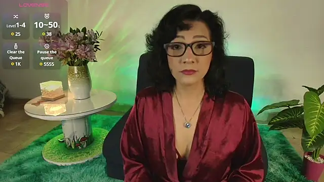 Snapshot of Elliee_ chatting on 03.11.25 Elliee online show from 03.11.25