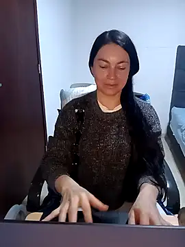 renata hot1 online show from 02.18.25