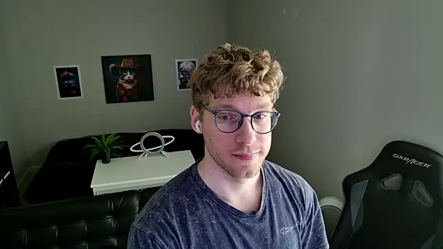 Snapshot of BlueEyedTallGuy94 chatting on 03.25.26 BlueEyedTallGuy94 online show from 03.25.26