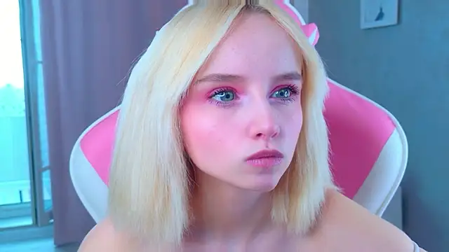 b4by LoL1 online show from 04.03.26