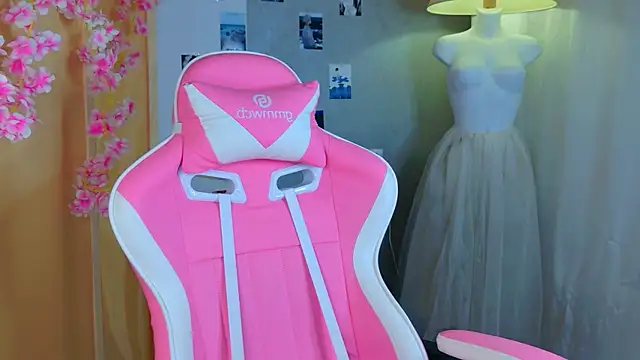 b4by LoL1 online show from 04.25.26