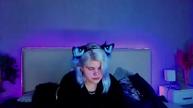 JoannLowe online show from 02.15.25