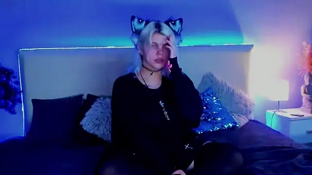 JoannLowe online show from 03.12.25