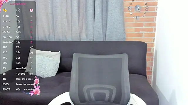 Snapshot of curly_muscle chatting on 12.08.24 curly muscle online show from 12.08.24