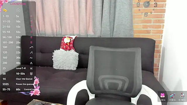 Snapshot of curly_muscle chatting on 12.13.24 curly muscle online show from 12.13.24