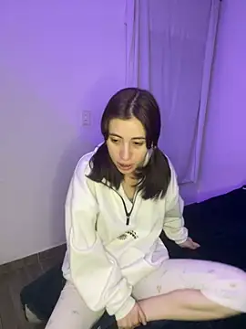 Catyloves online show from 01.18.25