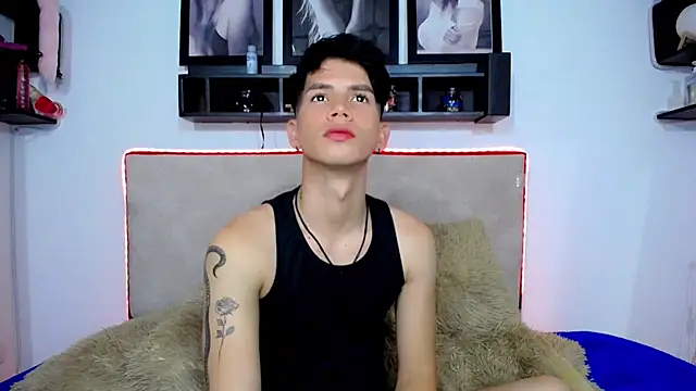 Snapshot of Tayson_Rivers chatting on 12.10.24 Tayson Rivers online show from 12.10.24