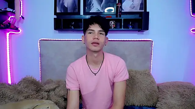 Snapshot of Tayson_Rivers chatting on 12.13.24 Tayson Rivers online show from 12.13.24