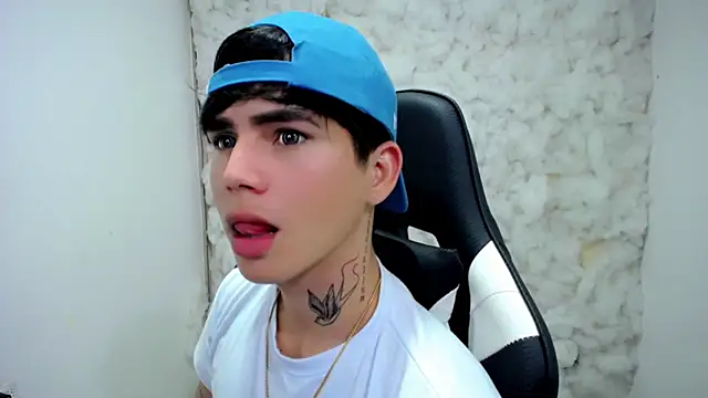 Snapshot of Tayson_Rivers chatting on 12.21.25 Tayson Rivers online show from 12.21.25