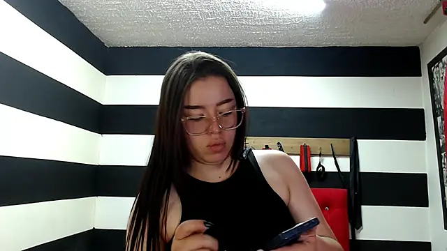 Snapshot of Marian_Ran chatting on 02.20.25 Marian Ran online show from 02.20.25
