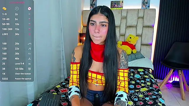 Snapshot of little_sophie18 chatting on 10.13.25 little sophie18 online show from 10.13.25