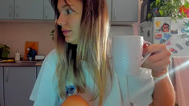 foxy blond online show from 10.18.25