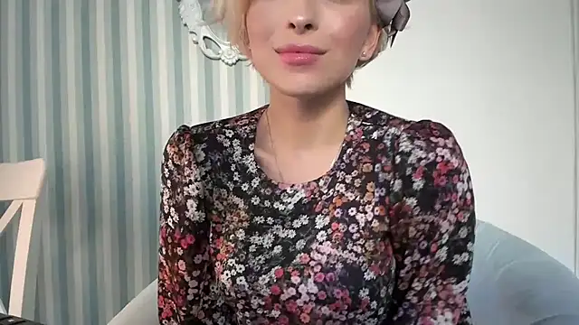 Snapshot of SakuFox chatting on 01.31.25 SakuFox online show from 01.31.25