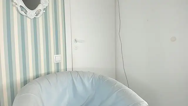 Snapshot of SakuFox chatting on 03.19.25 SakuFox online show from 03.19.25