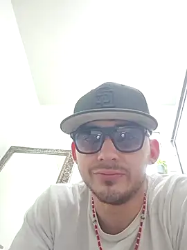 Snapshot of kevinsito1 chatting on 05.25.26 kevinsito1 online show from 05.25.26